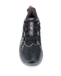 schwarze Sportschuhe von New Balance