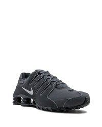 schwarze Sportschuhe von Nike