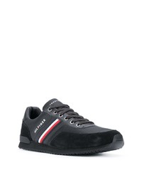 schwarze Sportschuhe von Tommy Hilfiger