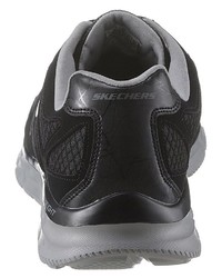 schwarze Sportschuhe von Skechers