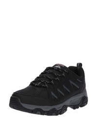 schwarze Sportschuhe von Skechers