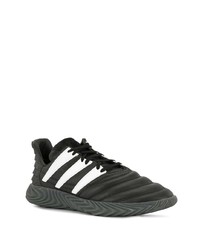 schwarze Sportschuhe von adidas