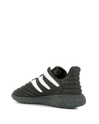 schwarze Sportschuhe von adidas