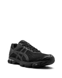 schwarze Sportschuhe von Asics