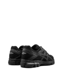 schwarze Sportschuhe von Asics