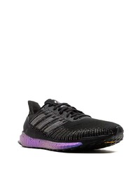 schwarze Sportschuhe von adidas