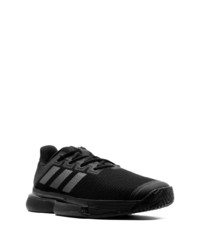 schwarze Sportschuhe von adidas