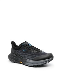 schwarze Sportschuhe von Hoka One One