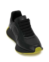 schwarze Sportschuhe von Alexander McQueen