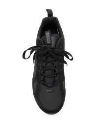 schwarze Sportschuhe von Nike