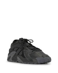 schwarze Sportschuhe von adidas