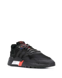 schwarze Sportschuhe von adidas