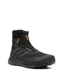 schwarze Sportschuhe von adidas