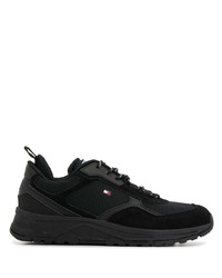 schwarze Sportschuhe von Tommy Hilfiger