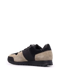 schwarze Sportschuhe von Common Projects