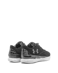 schwarze Sportschuhe von Under Armour