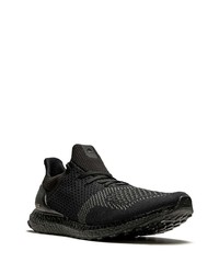 schwarze Sportschuhe von adidas