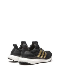 schwarze Sportschuhe von adidas