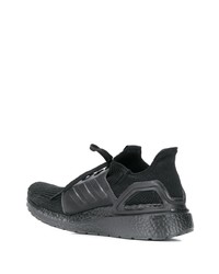 schwarze Sportschuhe von adidas