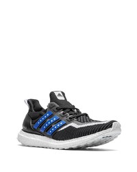 schwarze Sportschuhe von adidas