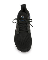 schwarze Sportschuhe von adidas