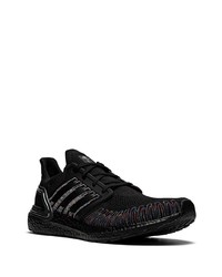 schwarze Sportschuhe von adidas