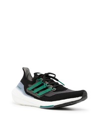 schwarze Sportschuhe von adidas