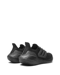 schwarze Sportschuhe von adidas