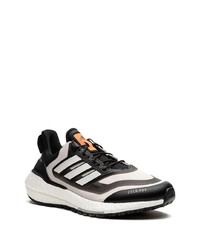 schwarze Sportschuhe von adidas