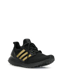 schwarze Sportschuhe von adidas