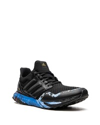 schwarze Sportschuhe von adidas