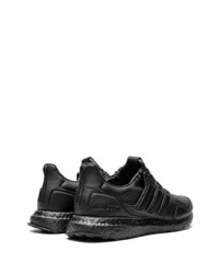 schwarze Sportschuhe von adidas