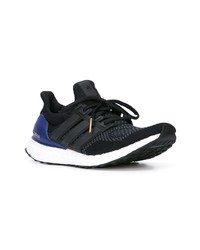 schwarze Sportschuhe von adidas