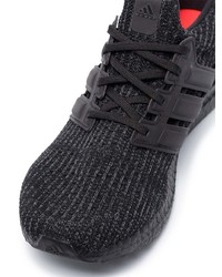 schwarze Sportschuhe von adidas