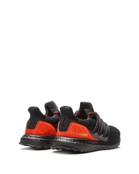 schwarze Sportschuhe von adidas