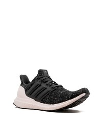 schwarze Sportschuhe von adidas