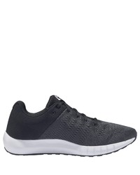 schwarze Sportschuhe von Under Armour