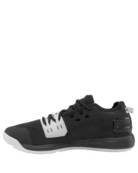 schwarze Sportschuhe von Under Armour