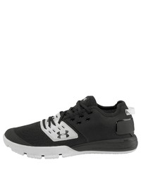 schwarze Sportschuhe von Under Armour