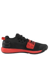 schwarze Sportschuhe von Under Armour