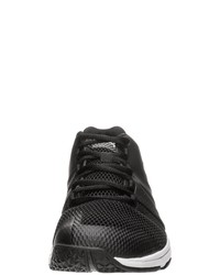 schwarze Sportschuhe von Under Armour