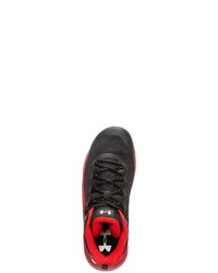 schwarze Sportschuhe von Under Armour