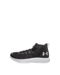 schwarze Sportschuhe von Under Armour