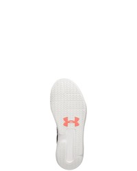 schwarze Sportschuhe von Under Armour