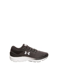 schwarze Sportschuhe von Under Armour