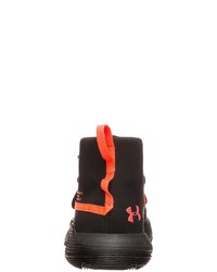 schwarze Sportschuhe von Under Armour