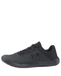 schwarze Sportschuhe von Under Armour