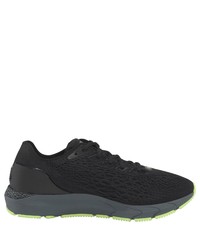 schwarze Sportschuhe von Under Armour