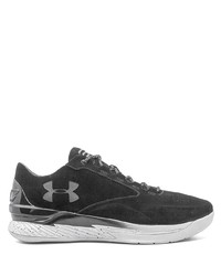 schwarze Sportschuhe von Under Armour