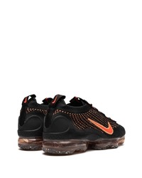 schwarze Sportschuhe von Nike